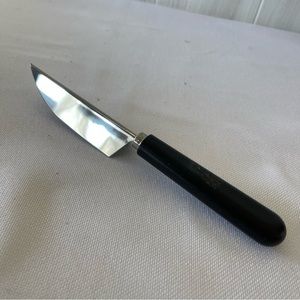 The Pampered Chef v-cut v shape‎ vegetable garnishing knife tool